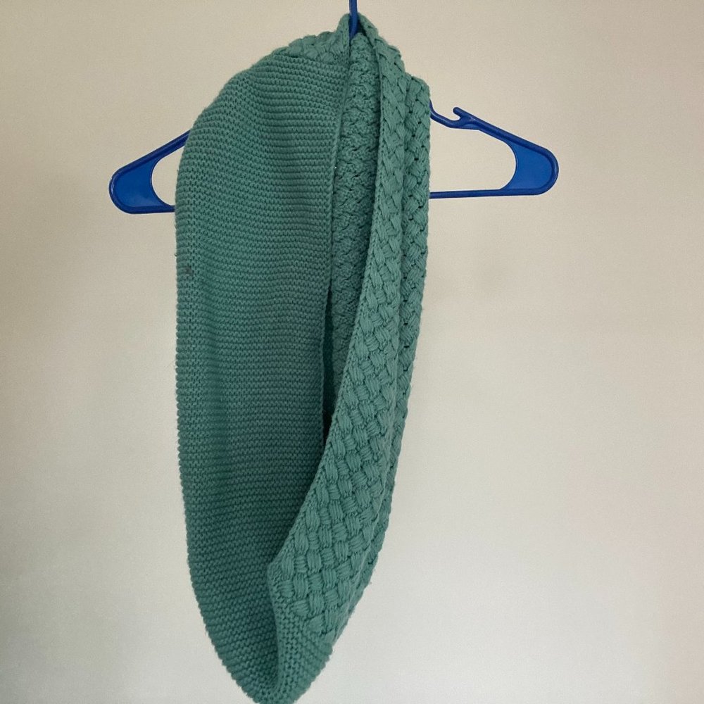 Knit infinity scarf